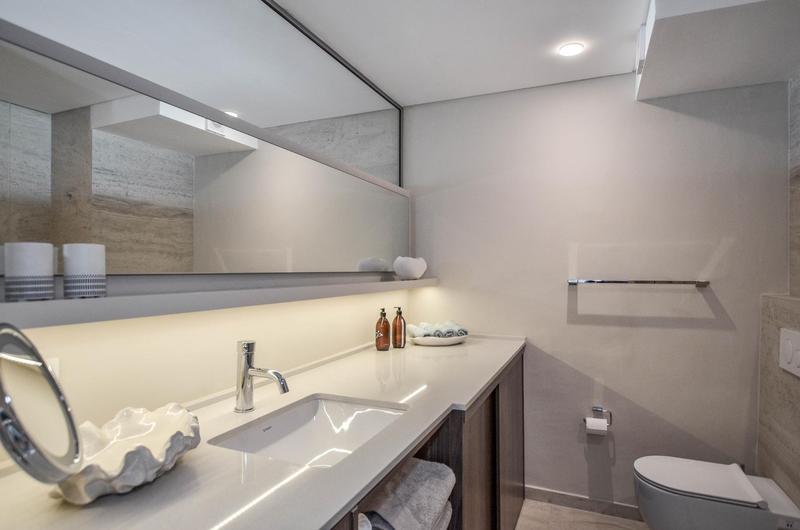 To Let 2 Bedroom Property for Rent in Dolphin Beach Western Cape